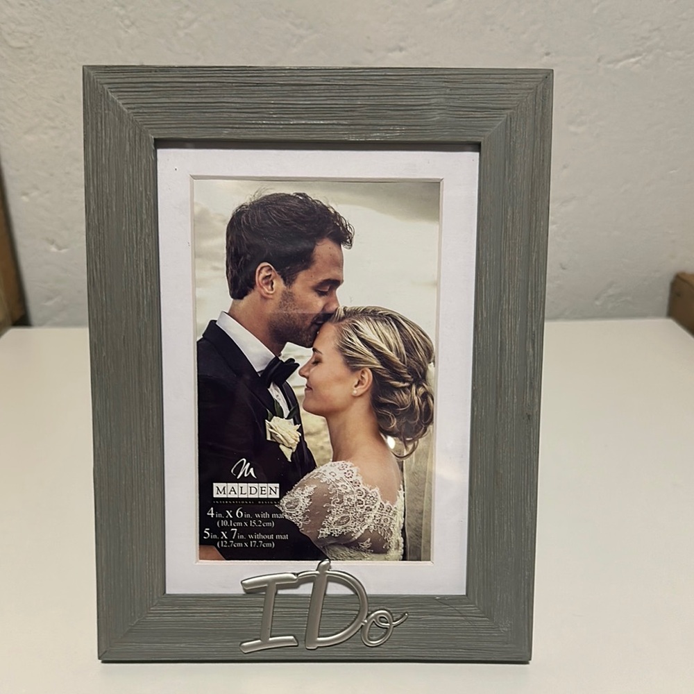 Malden Gray Photo Frame with 'I Do' Accent